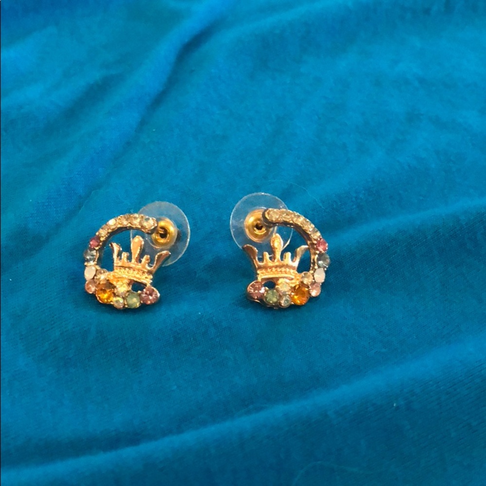 Colored stone crown earrings